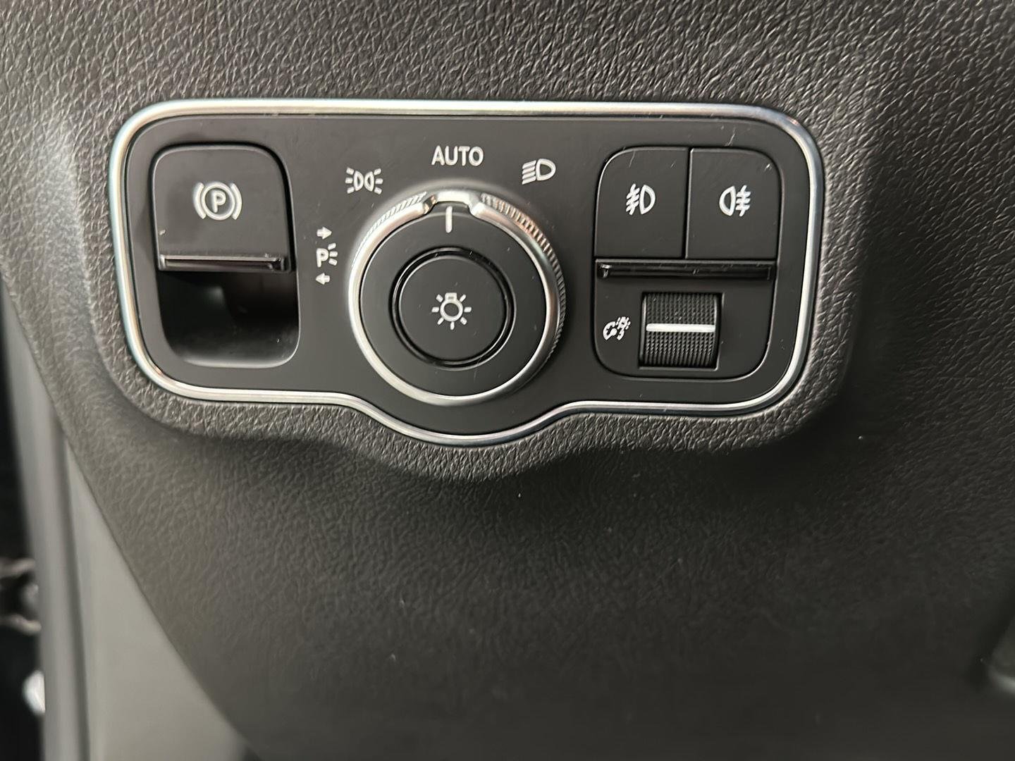Used 2021 Cosmos Black Metallic Mercedes-Benz GLB 250 image 20