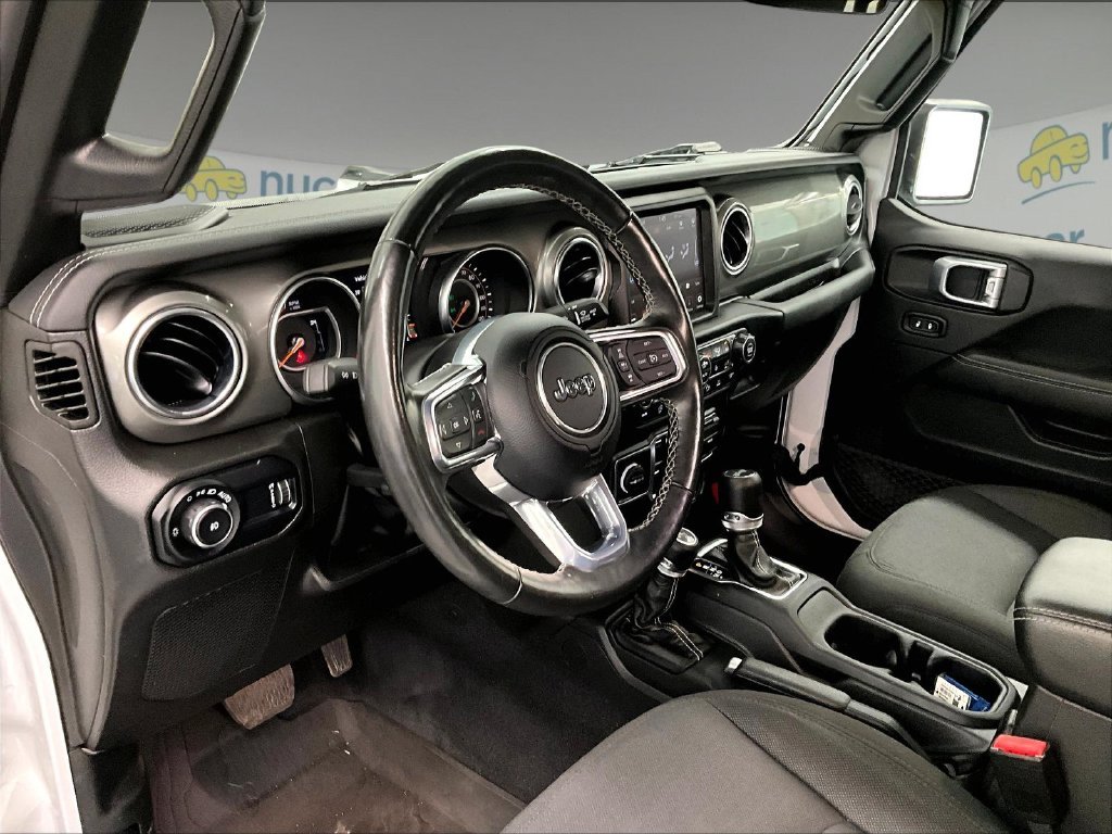 Used 2023 White Jeep Sahara image 8