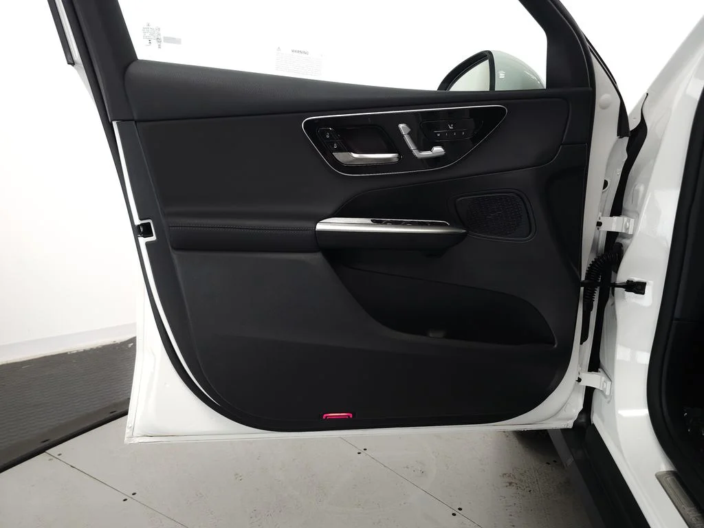 Certified Used 2026 Polar White Mercedes-Benz GLC 300 image 5