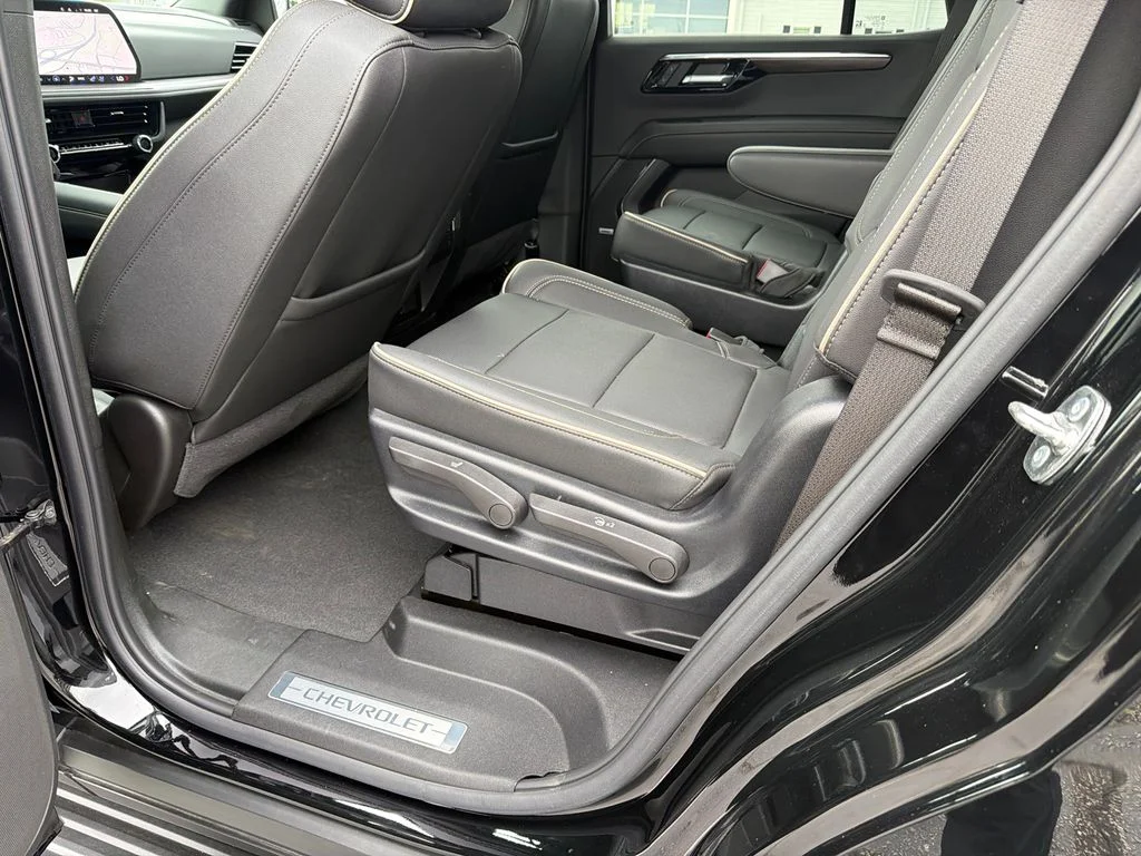 Used 2025 Black Chevrolet Premier image 21