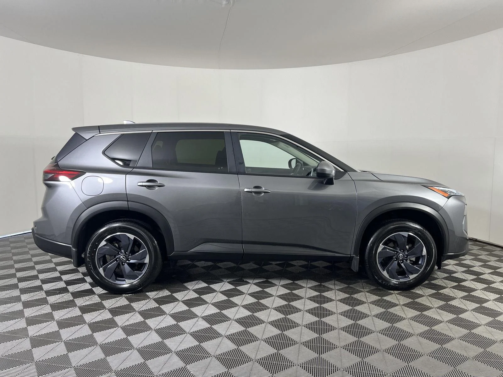 Used 2025 Gy Nissan SV image 21