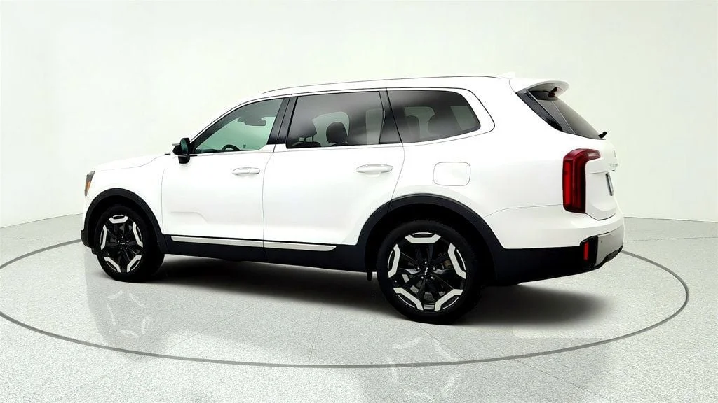 Used 2024 Glacial White Pearl Kia S AWD w/ Sunroof Package image 7