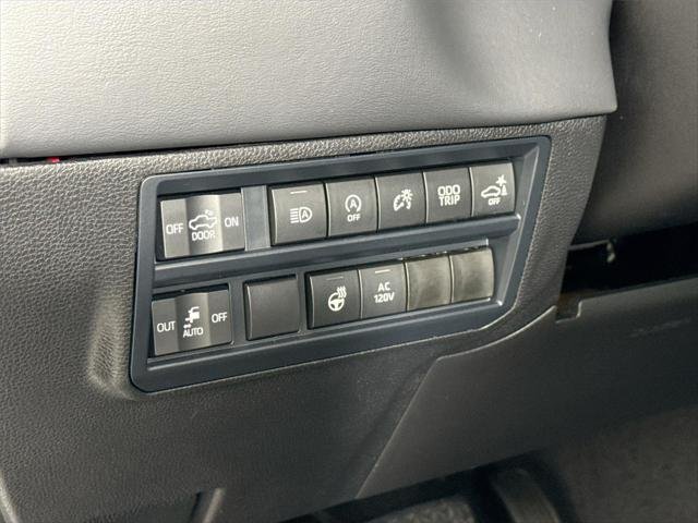 Certified Used 2025 WIND CHILL PEARL Toyota  image 15