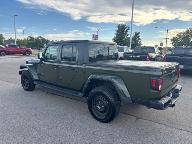 Used 2022 Green Jeep Altitude image 5