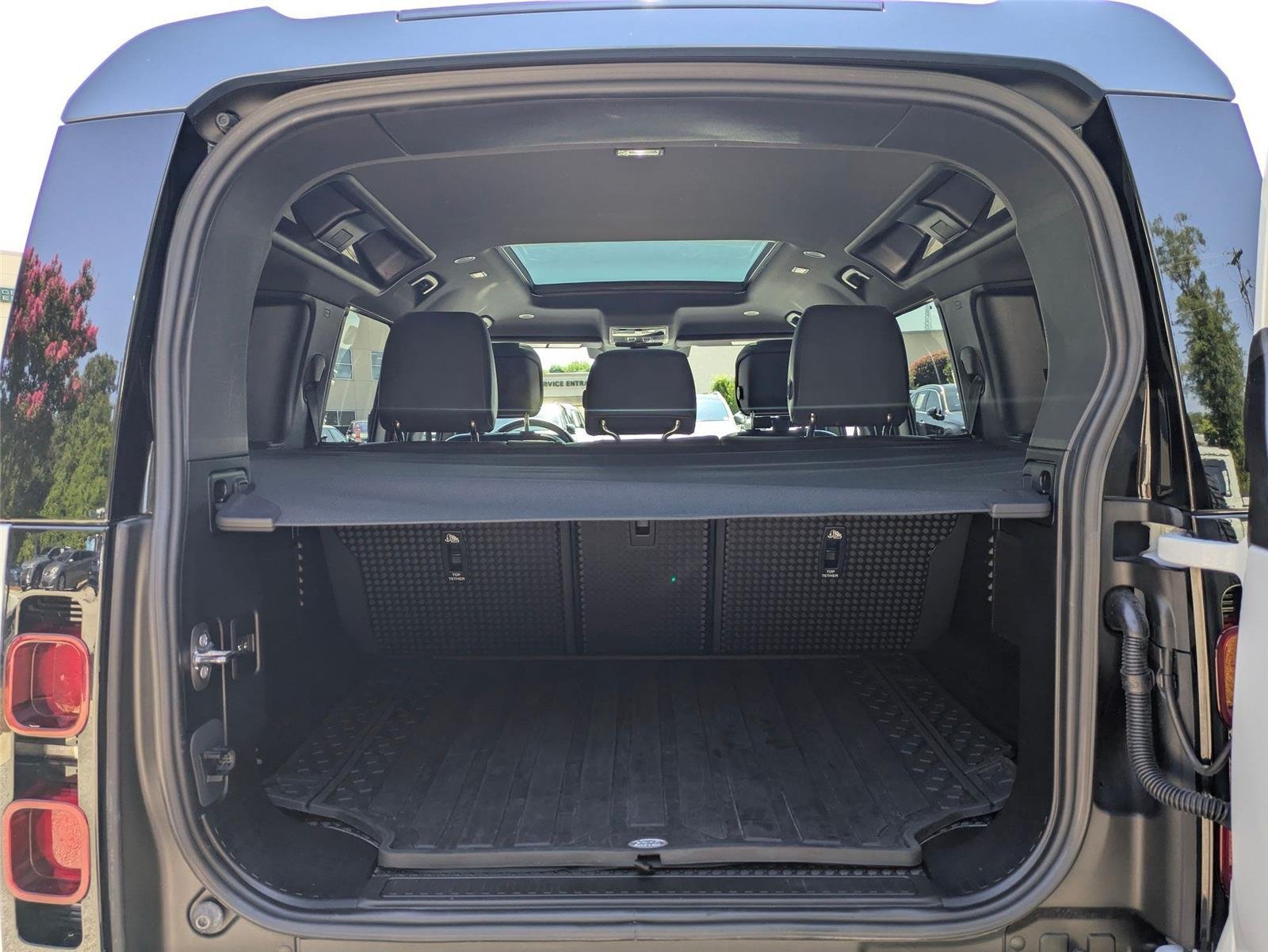 Used 2025 Fuji White Land Rover S image 30