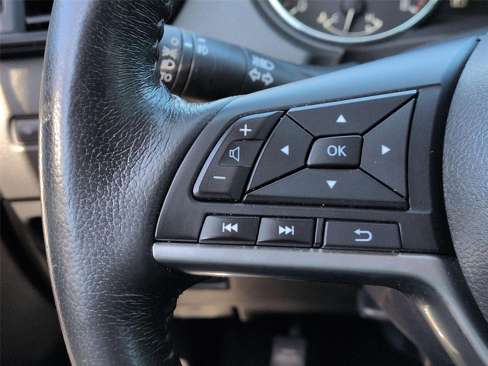 Used 2018 Magnetic Black Nissan SL image 20