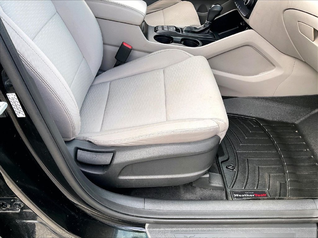 Used 2019 Black Noir Pearl Hyundai SE image 34
