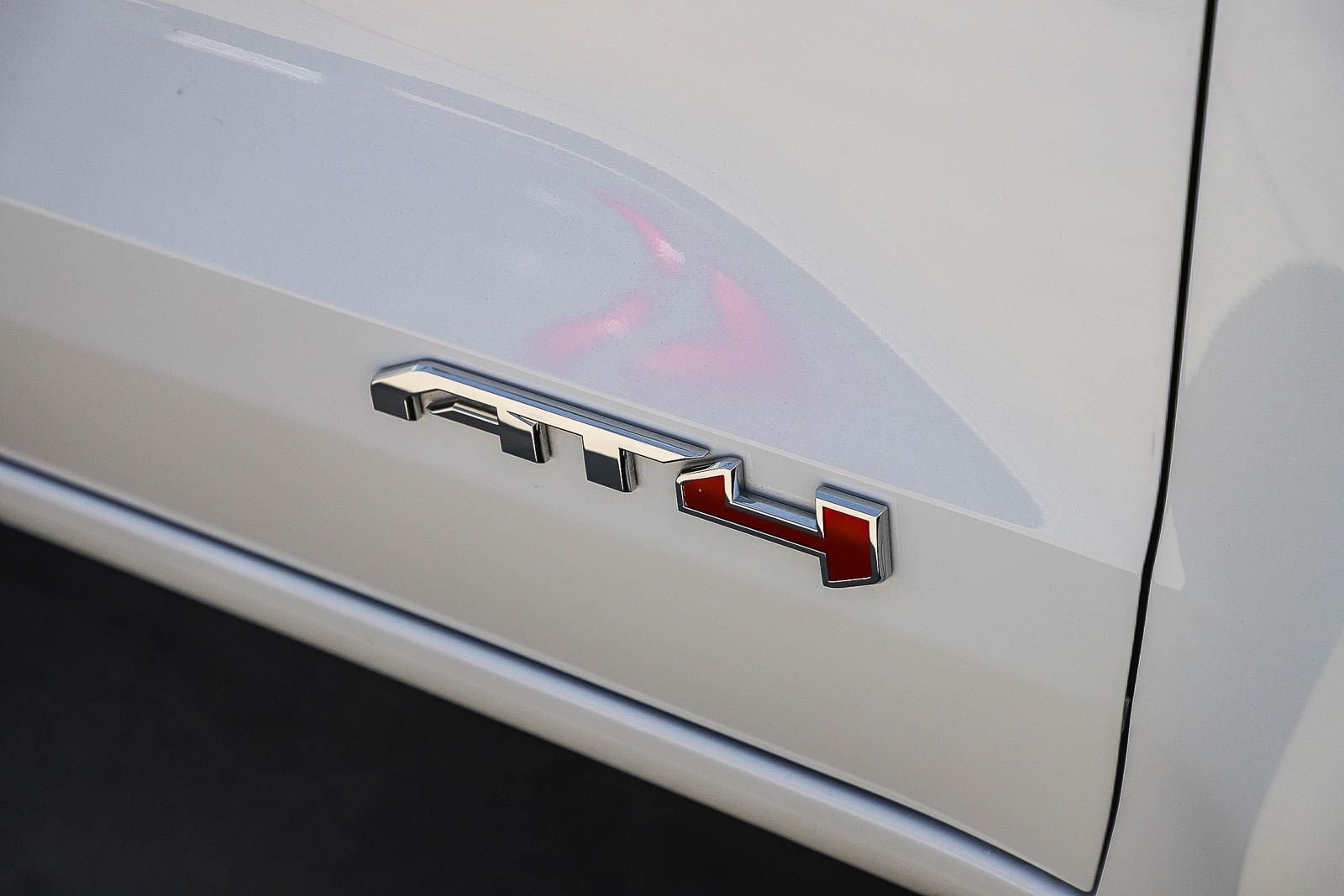 Used 2024 White GMC AT4 image 6