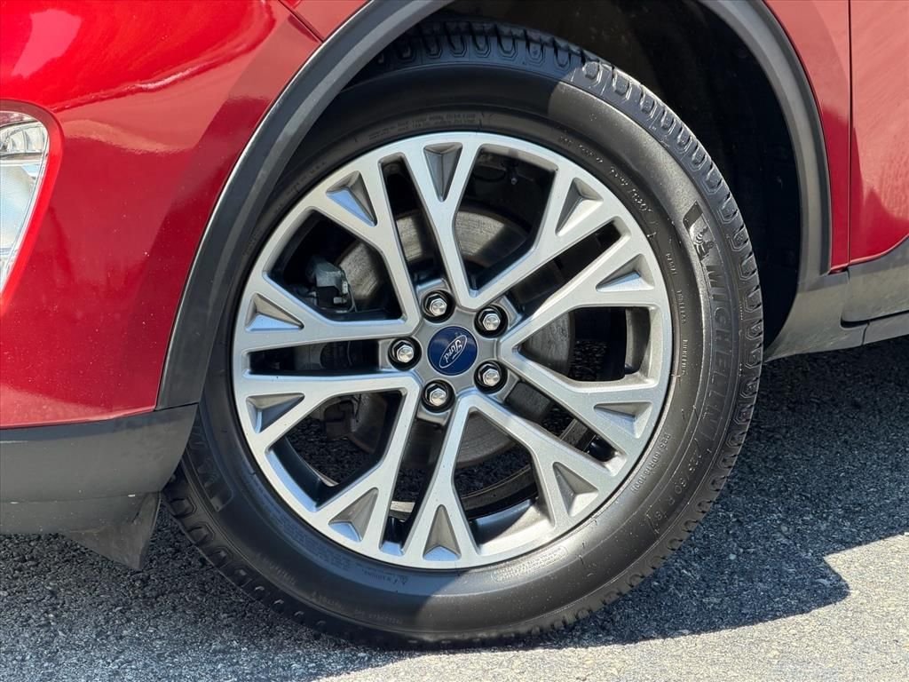 Used 2022 Red Ford SEL image 30