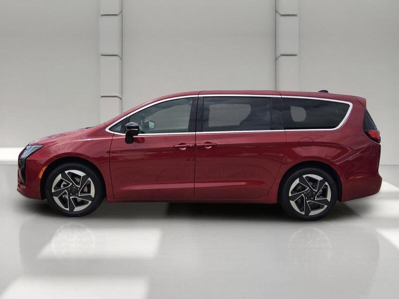 New 2027 Red Hot Pearl-Coat Exterior Paint Chrysler LIMITED FWD image 2