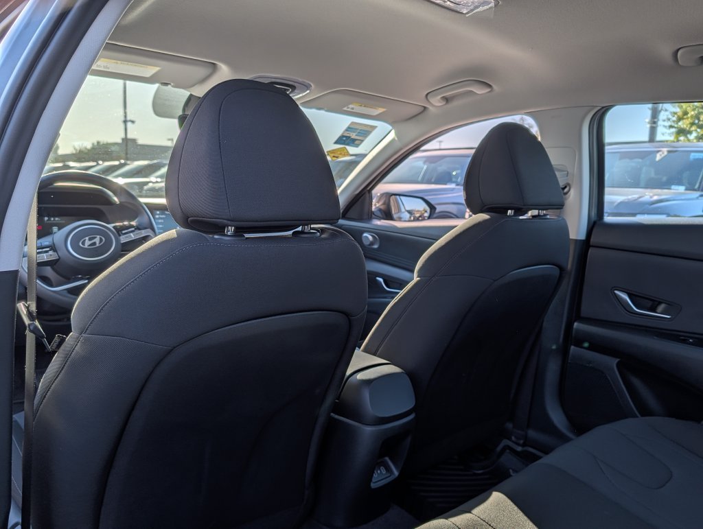 2026 Hyundai Elantra SE - Photo 12