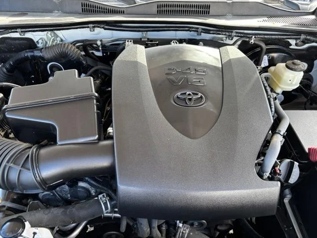 Used 2021 White Toyota SR5 image 23