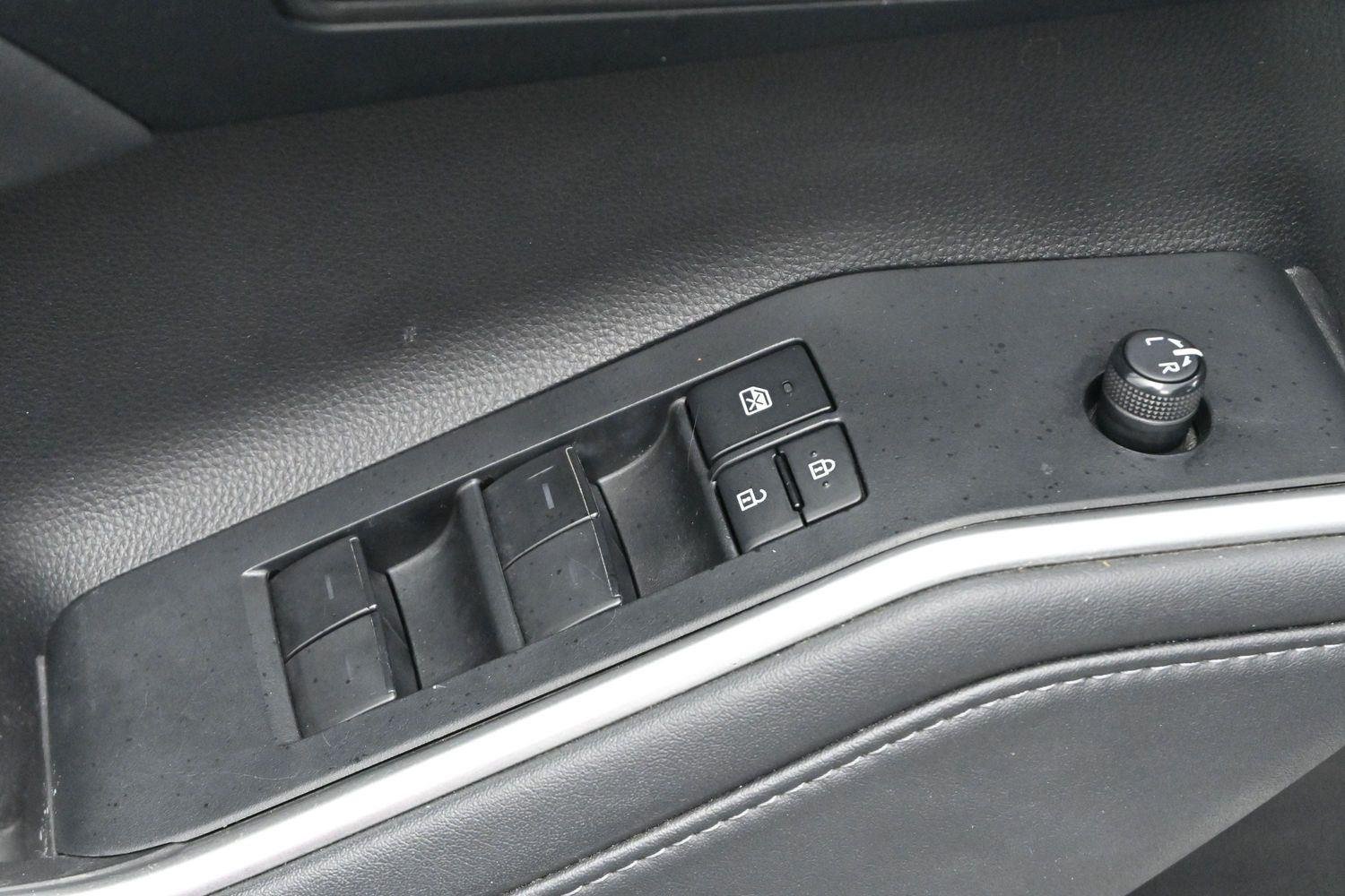 Used 2022 Wind Chill Pearl Toyota XLE image 12