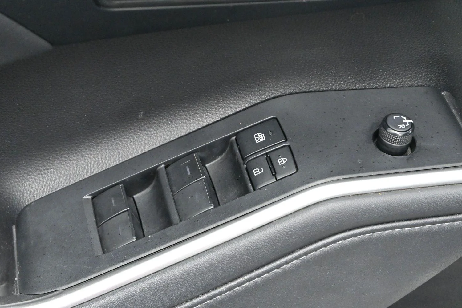 Used 2022 Wind Chill Pearl Toyota XLE image 12