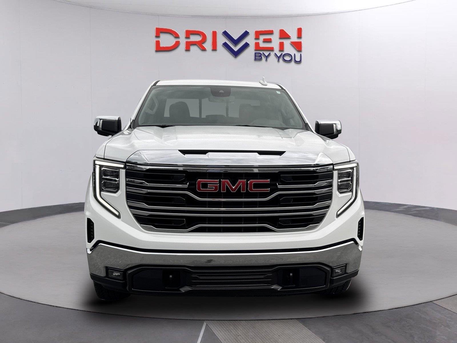 Used 2024 Summit White GMC SLT image 9