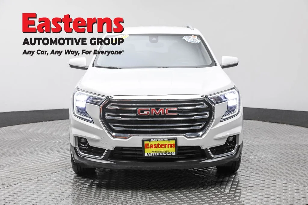 Used 2023 White GMC SLT image 2