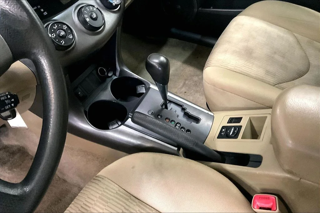 Used 2009 Green Toyota Base image 17