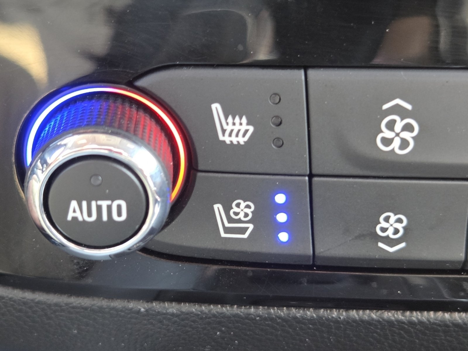 Used 2020 Quicksilver Metallic Buick Premium Group image 7