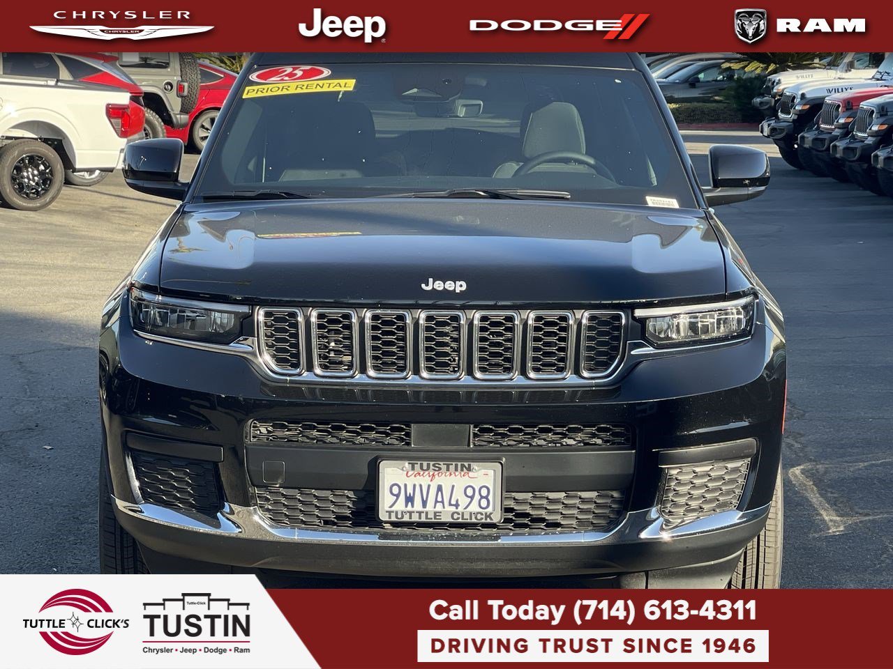 Used 2025 Diamond Black Crystal Pearlcoat Jeep Laredo image 2