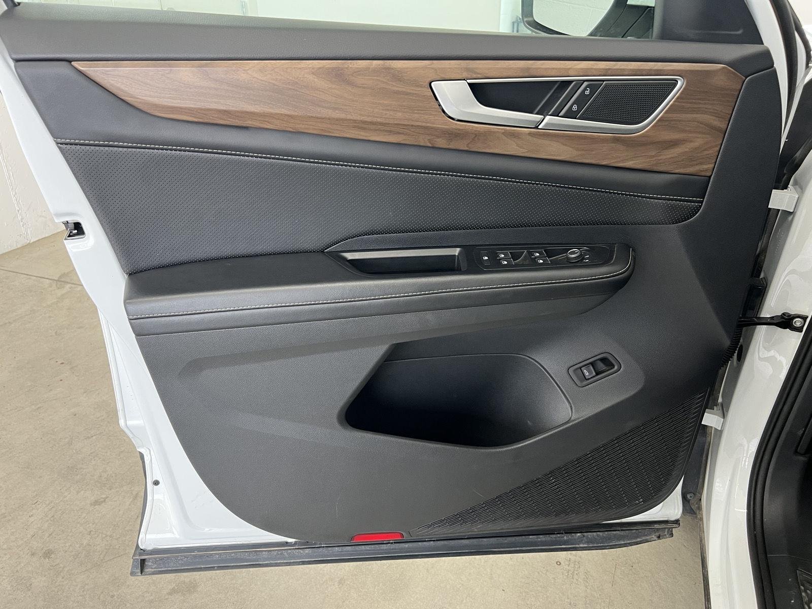 2024 Volkswagen Atlas SE w/Tech - Photo 11