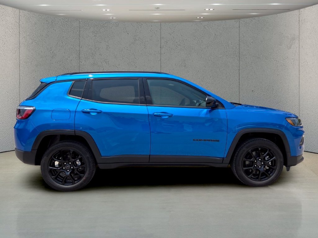 New 2026 Hydro Blue Pearl-Coat Exterior Paint Jeep Latitude Altitude image 2