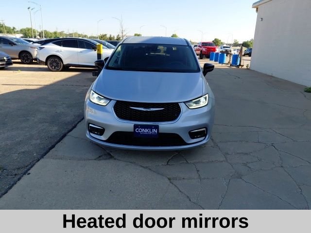 Used 2024 Silver Mist Clearcoat Chrysler Touring L image 10