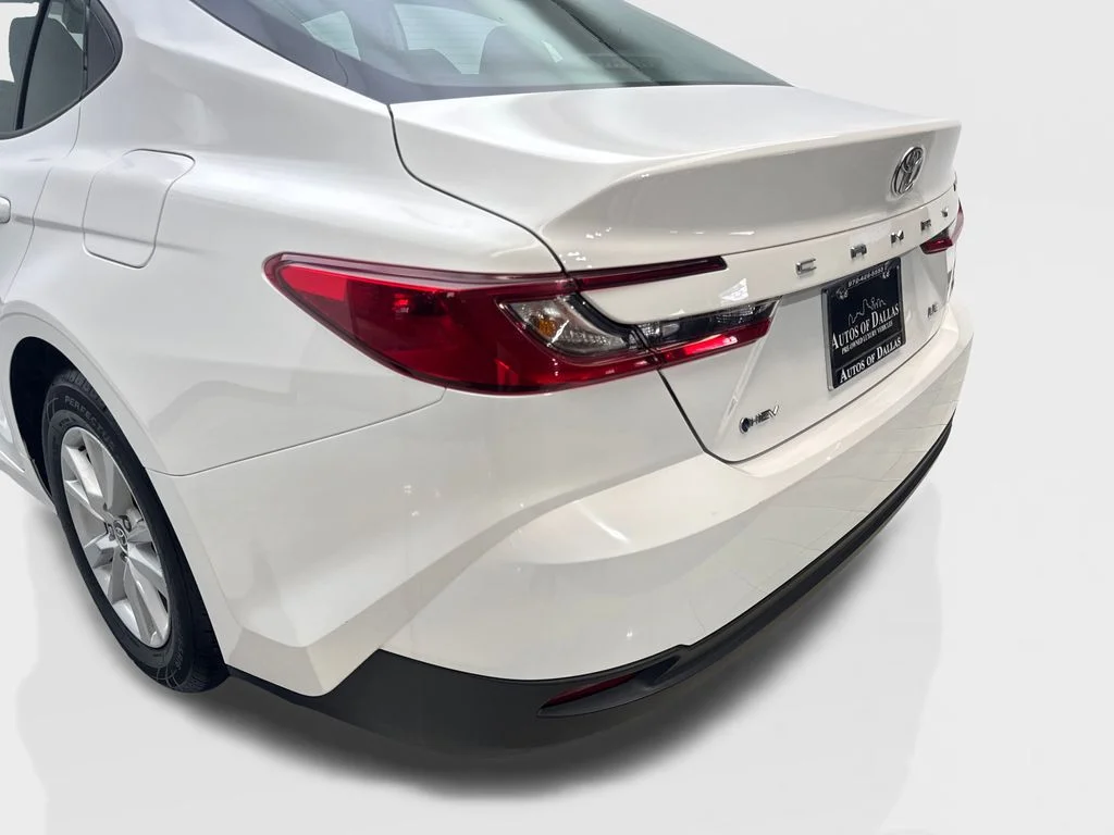 Used 2025 White Toyota LE image 19