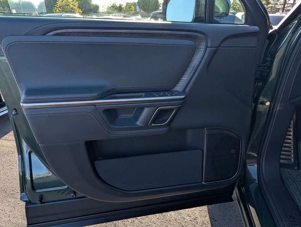 2024 Rivian R1S Adventure - Photo 17