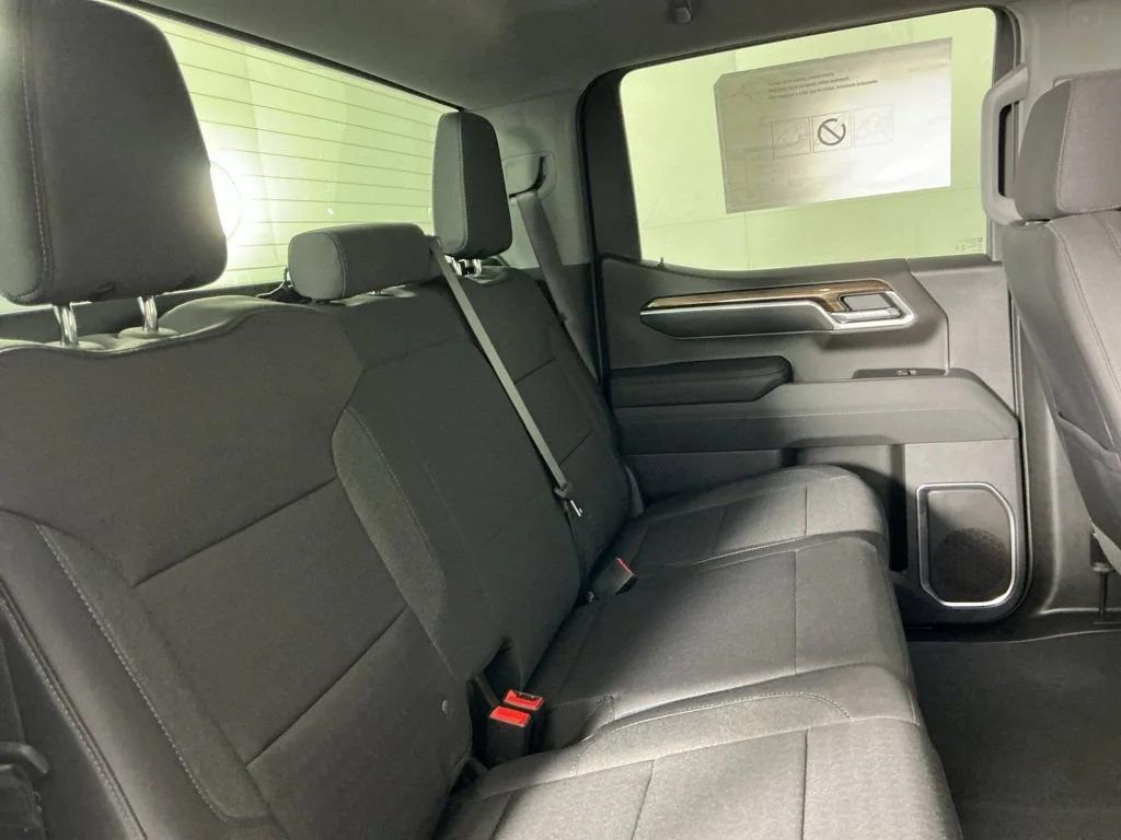 New 2026 Summit White Chevrolet LT (2FL) image 9
