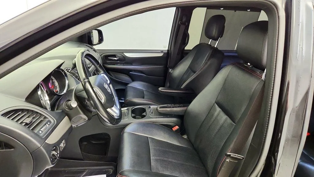 Used 2018 Black Onyx Crystal Pearlcoat Dodge GT Wagon image 19