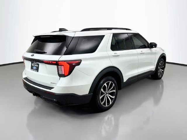 Used 2025 White Metallic Ford ST-Line image 7