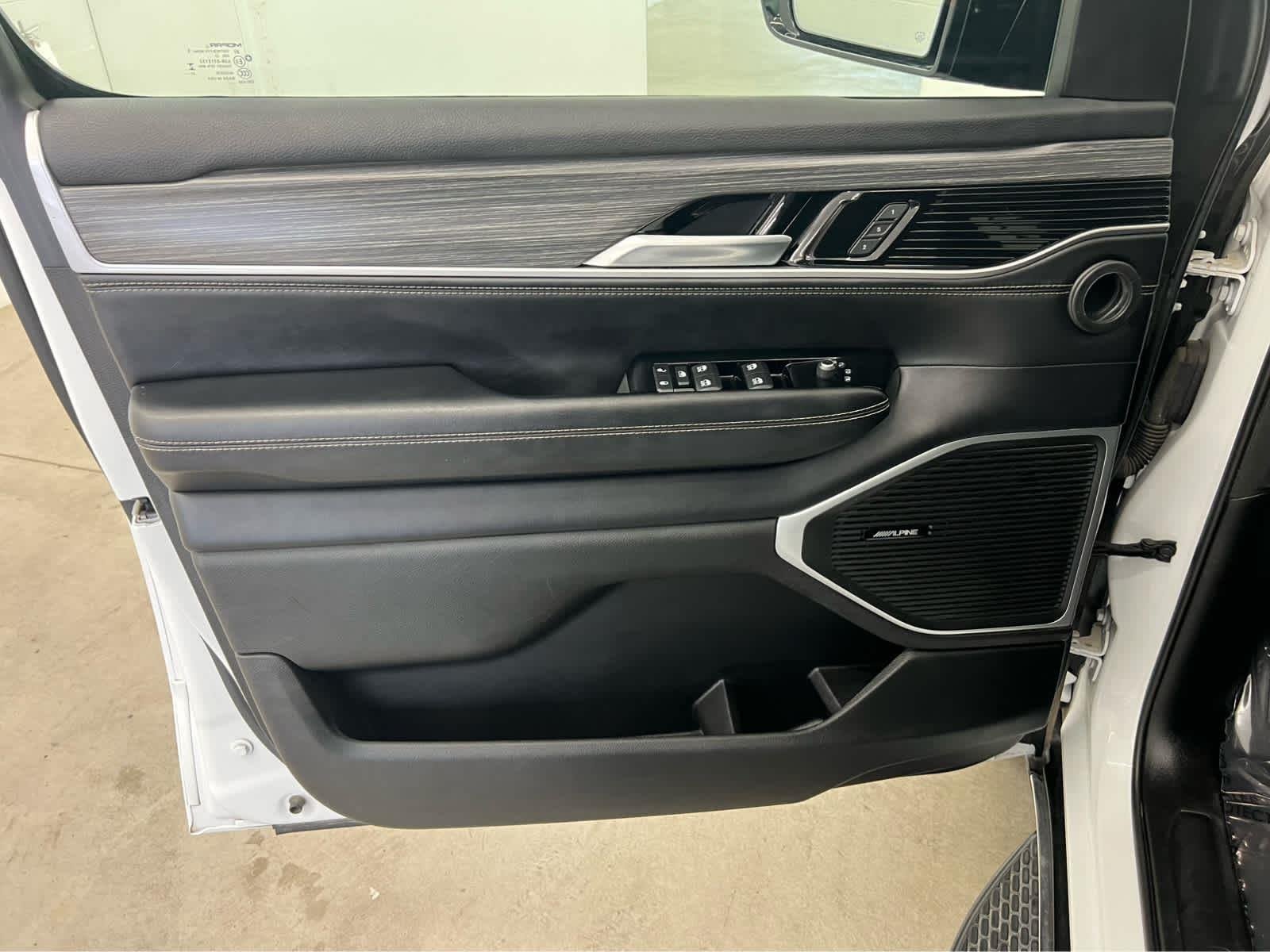 2024 Jeep Wagoneer Series II - Photo 11