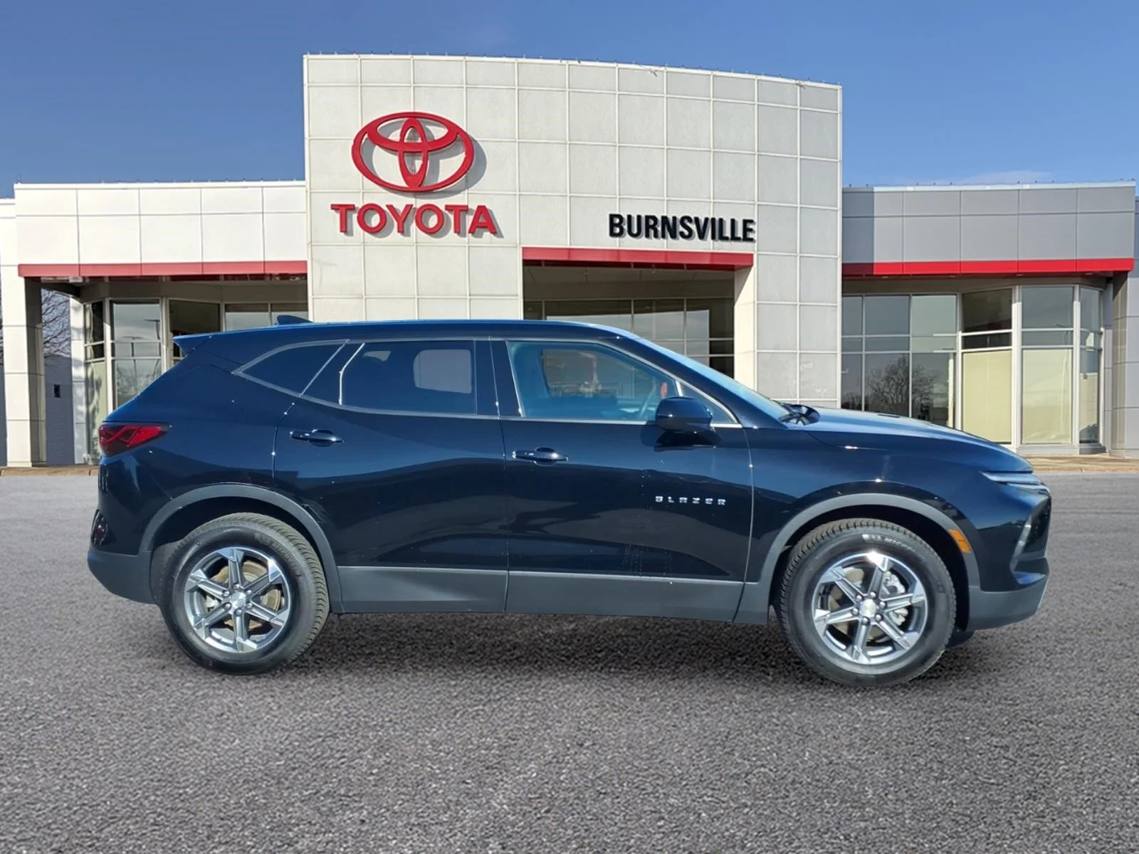 Used 2023 Chevrolet Blazer 2LT with VIN 3GNKBCR46PS134368 for sale in Burnsville, Minnesota
