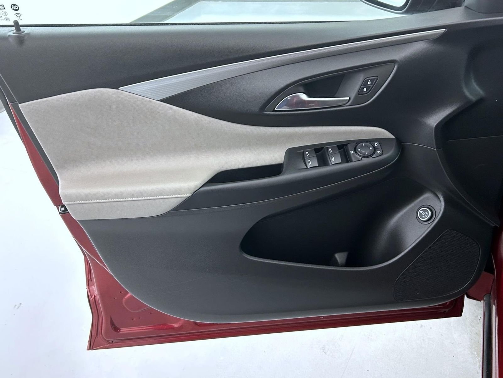 Used 2024 Red Buick Avenir image 9