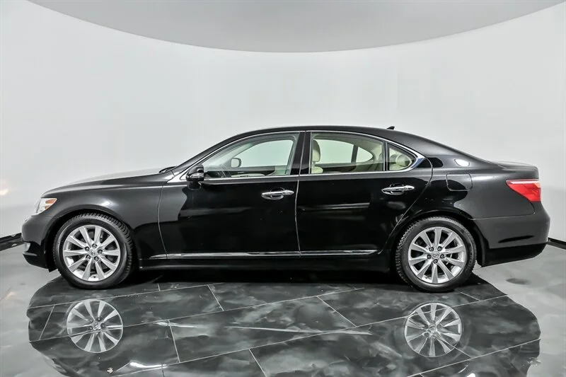 Used 2012 Obsidian Lexus  image 6