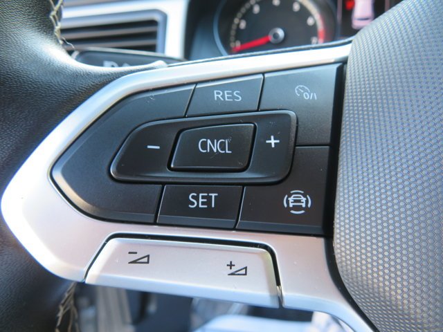 Used 2021 Platinum Gray Metallic Volkswagen 2.0T SE image 29