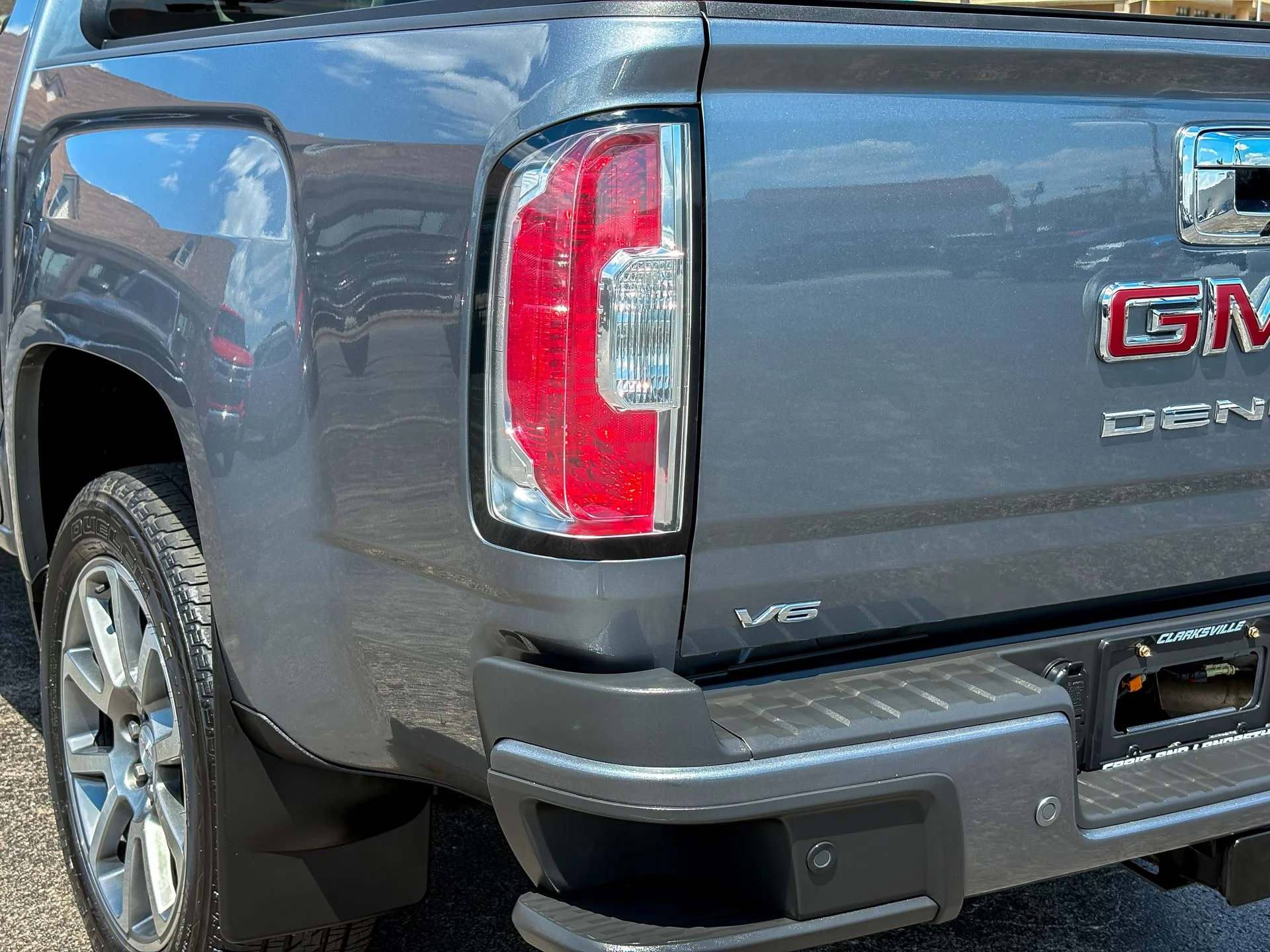 Used 2022 Gray GMC Denali image 9