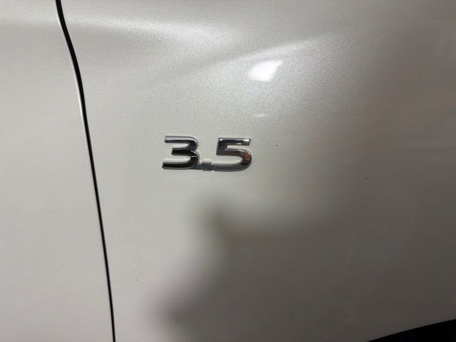 Certified Used 2019 White INFINITI LUXE image 3