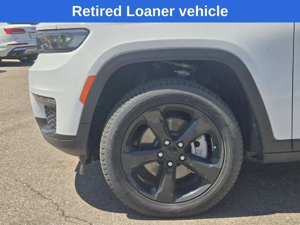 New 2025 Bright White Clear-Coat Exterior Paint Jeep Limited image 6