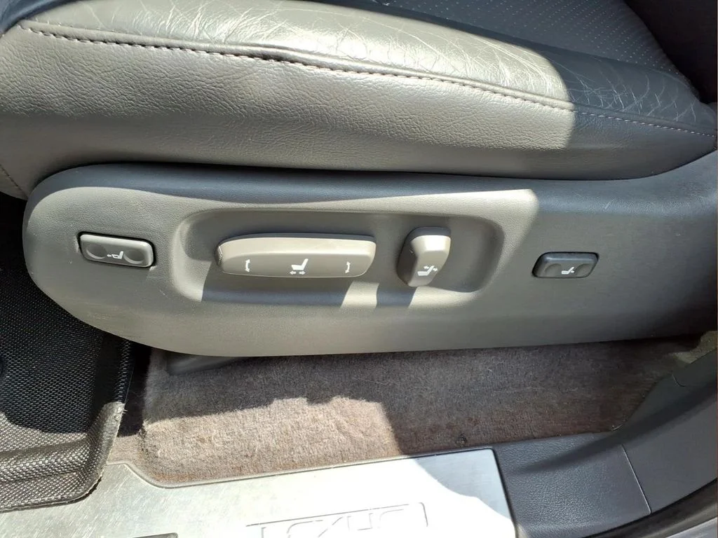 Used 2008  Lexus 570 image 19