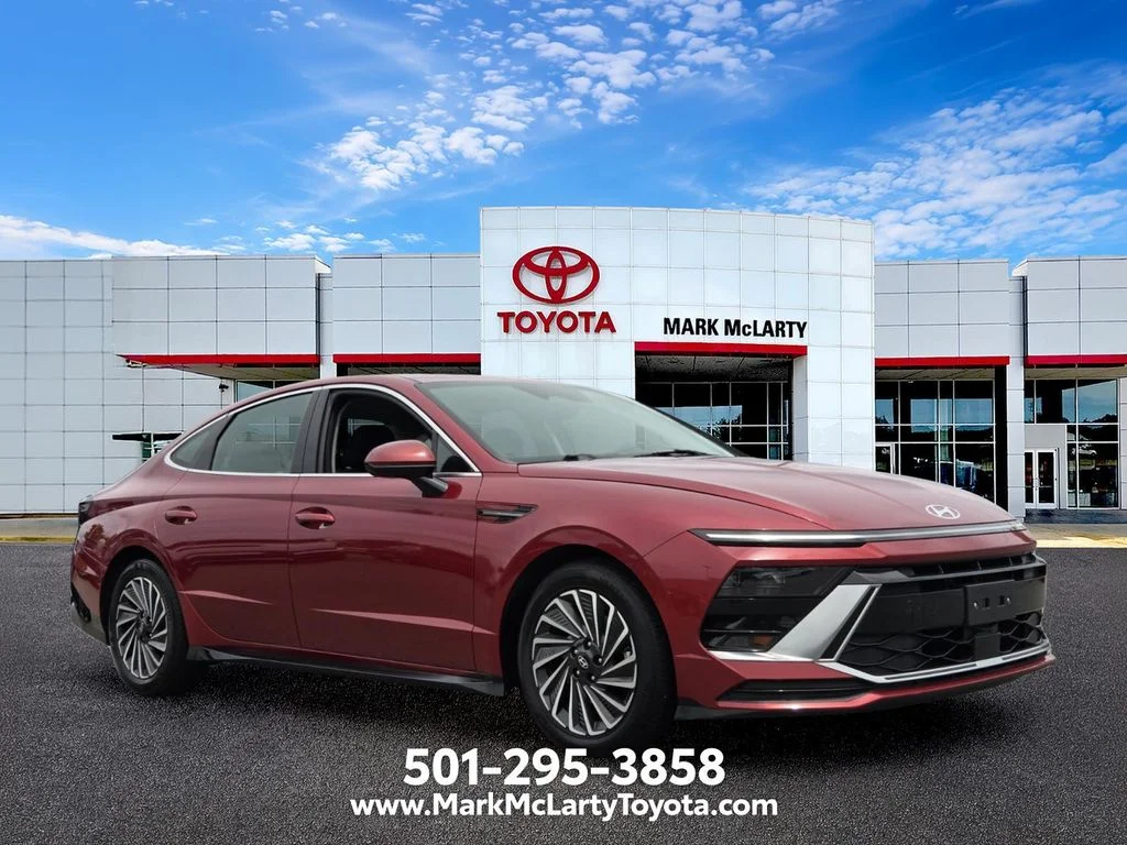 Used 2025 Red Hyundai SEL image 7