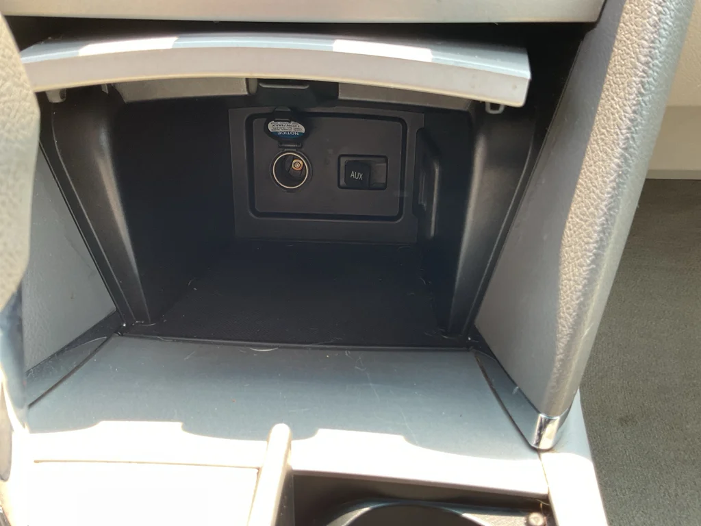 Used 2007 Titanium Metallic Toyota LE image 26