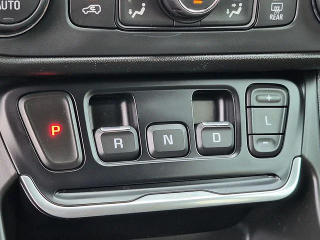Used 2018  GMC SLE image 24