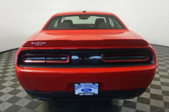 Used 2021 Torred Clearcoat Dodge SXT image 4