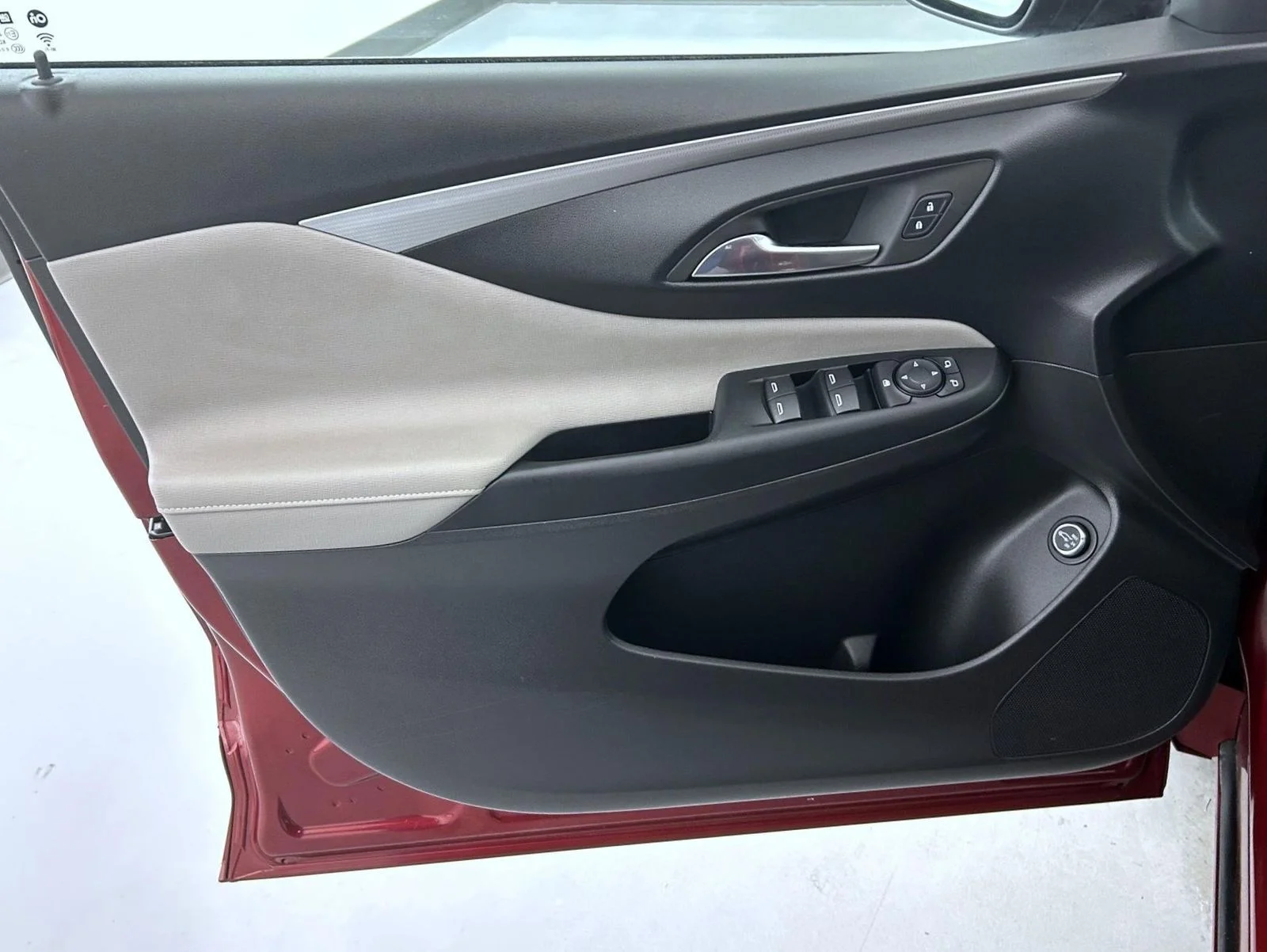 Used 2024 Red Buick Avenir image 9