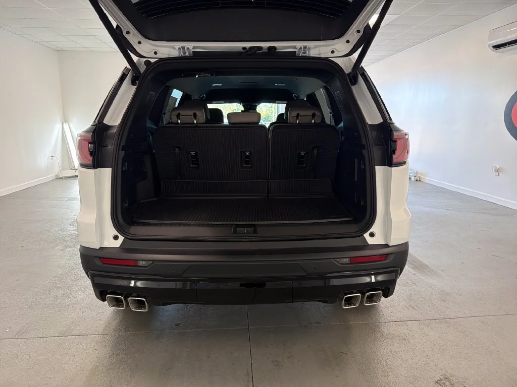 New 2027 Summit White GMC Elevation image 7