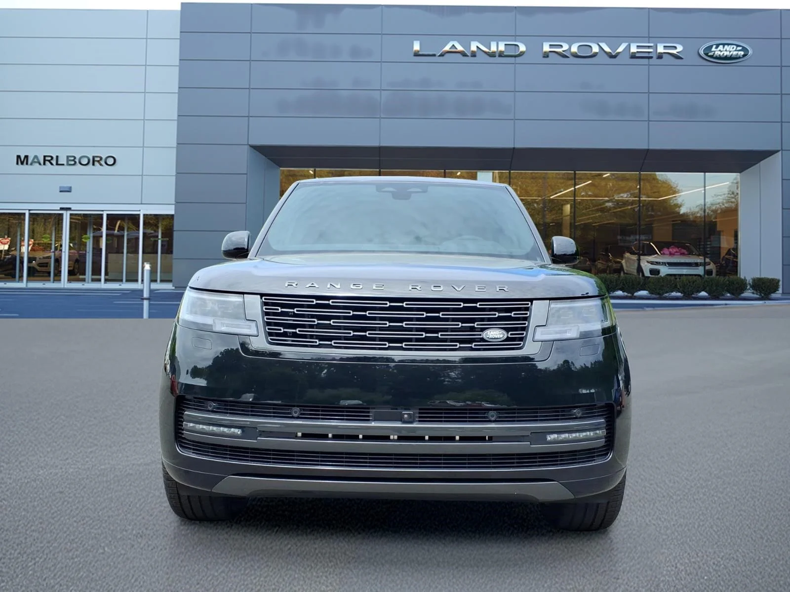 New 2026 Black Land Rover SE image 8