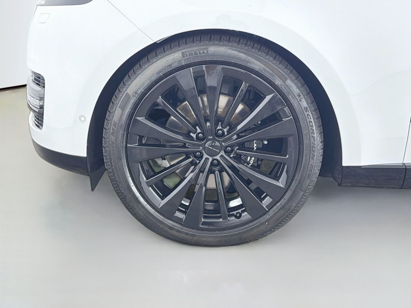 New 2026 Fuji White LAND ROVER SE 7 Seats image 35