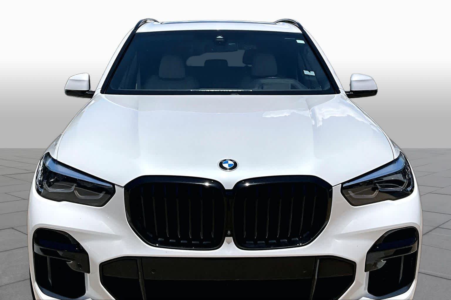 Used 2022 Mineral White Metallic BMW xDrive40i image 3