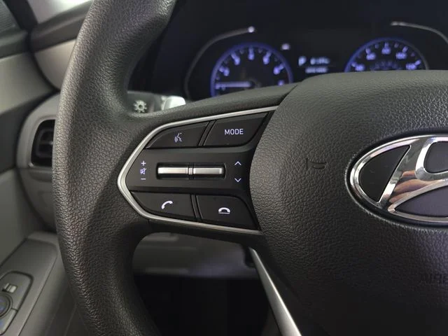 Used 2022 Silver Hyundai SE image 14